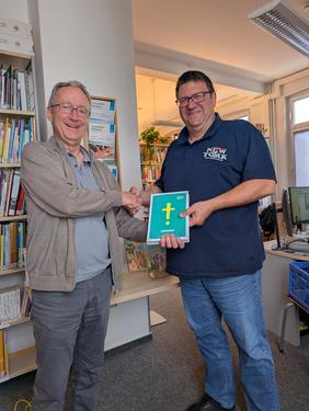 Übergabe der EinfachBibeln